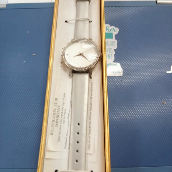 Manhattan Ladies Watch - Picture 1 of 2